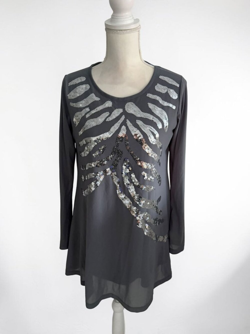DIANE GILMAN Silver Gray Sequined Tunic Top Size Medium